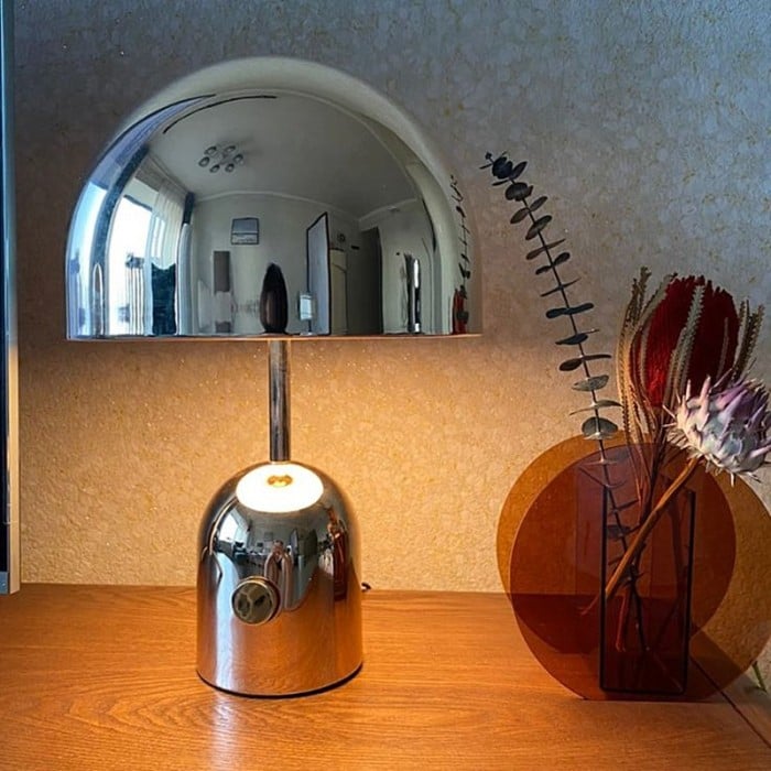 Dzwonkowa lampa stołowa