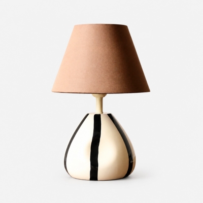 Sculpturale gestreepte keramische tafellamp met stoffen kap T3011