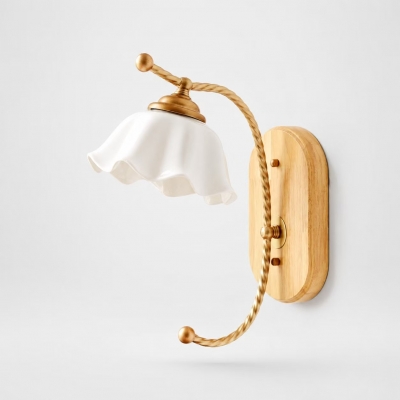 Vintage wandlamp met keramische kap en bloemenmotief, houten kap T3065