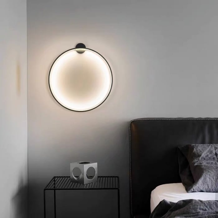 Lampa ścienna w kształcie pierścienia