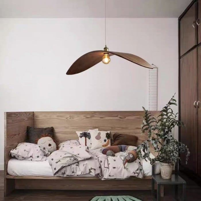 Lámpara colgante de madera con forma de libélula