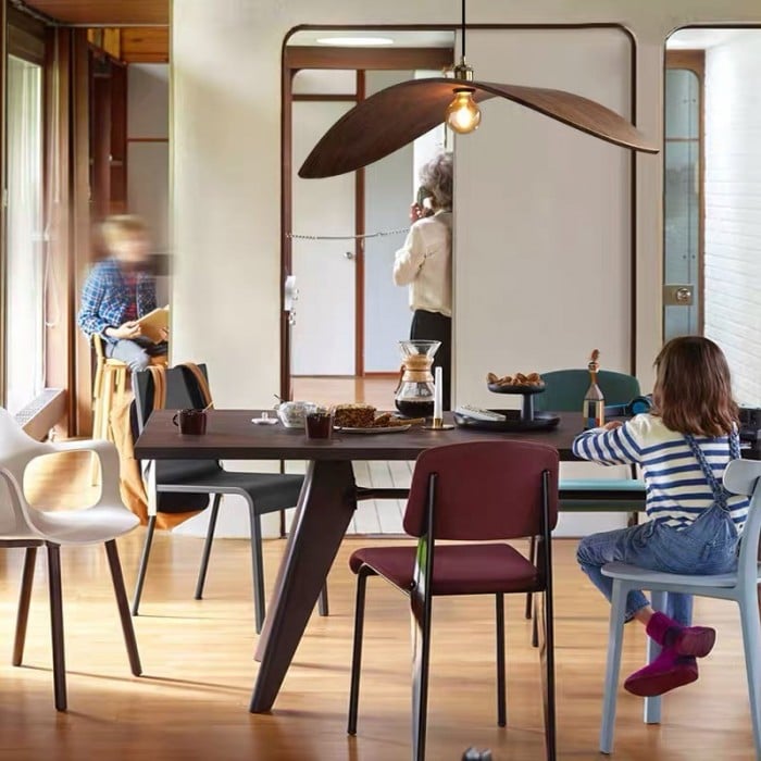 Lámpara colgante de madera con forma de libélula