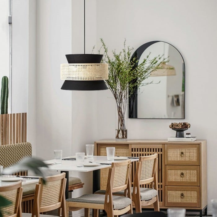 Rotan hanglamp met natuurlijke textuur