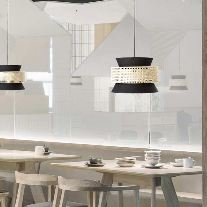 Rotan hanglamp met natuurlijke textuur