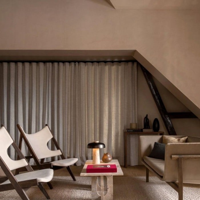 Dánský design REVERZNÍ stolní lampa