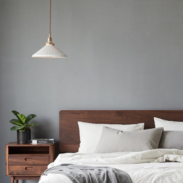 Moderne Pendelleuchte aus plissierter Keramik