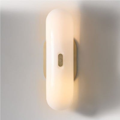 Lampada da parete elegante a forma di barca Ferosa - Finitura in ottone con design lineare in vetro opalino T080