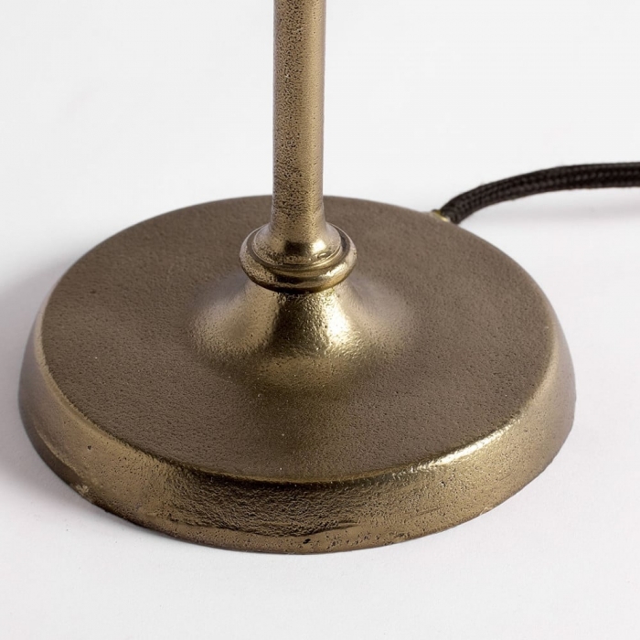 Roven Schmiedeeisenlampe – Antikmessing-Finish für elegante Interieurs T666