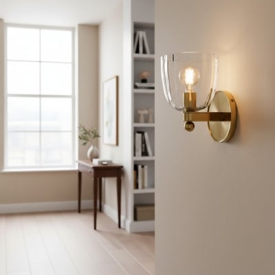 Minimalistyczny kinkiet ścienny Vega Glass Globe o delikatnym rozproszonym blasku, dostępny w wersji z jednym lub dwoma