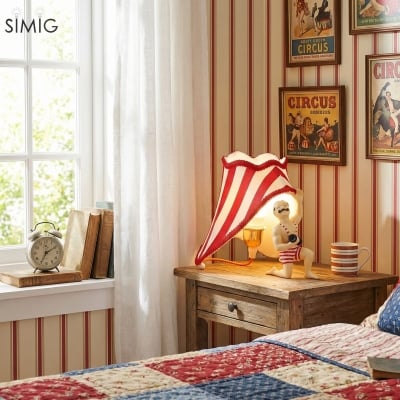 American Retro Circus Strongman Table Lamp – Vintage Accent Light for Bedroom S394