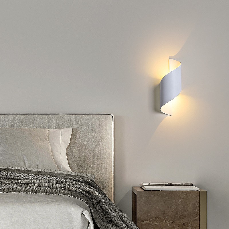 Modern Curl Twisted LED Wall Light M38