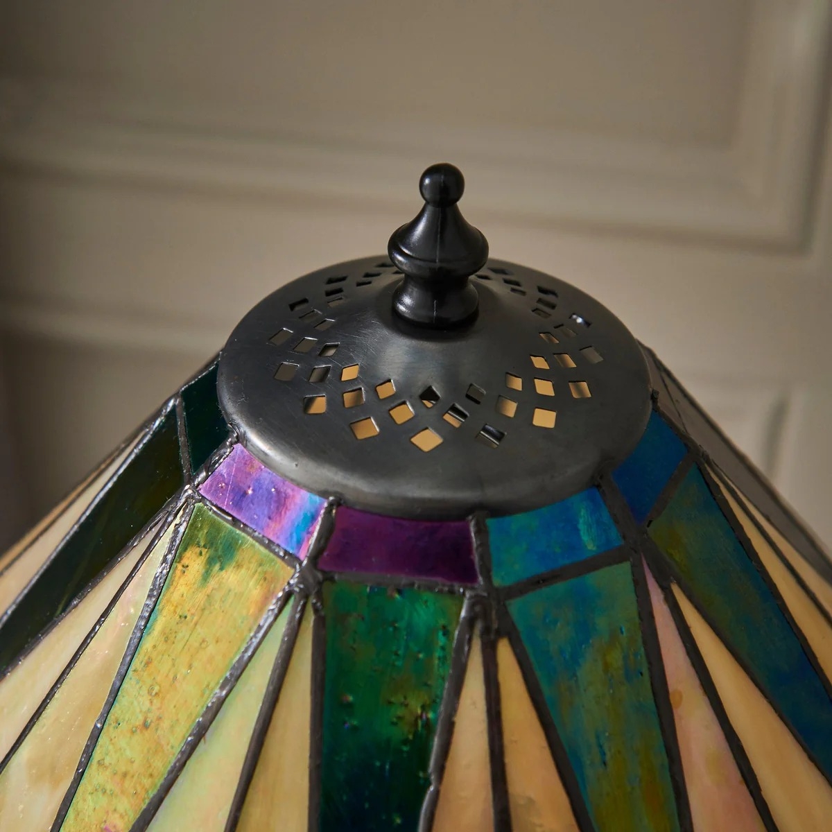 TF Dark Star Tiffany Style Geometric Shade Table Lamp for Bedroom and Accent Lighting T975