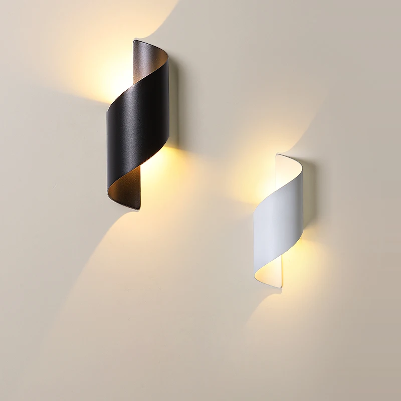 Modern Curl Twisted LED Wall Light M38
