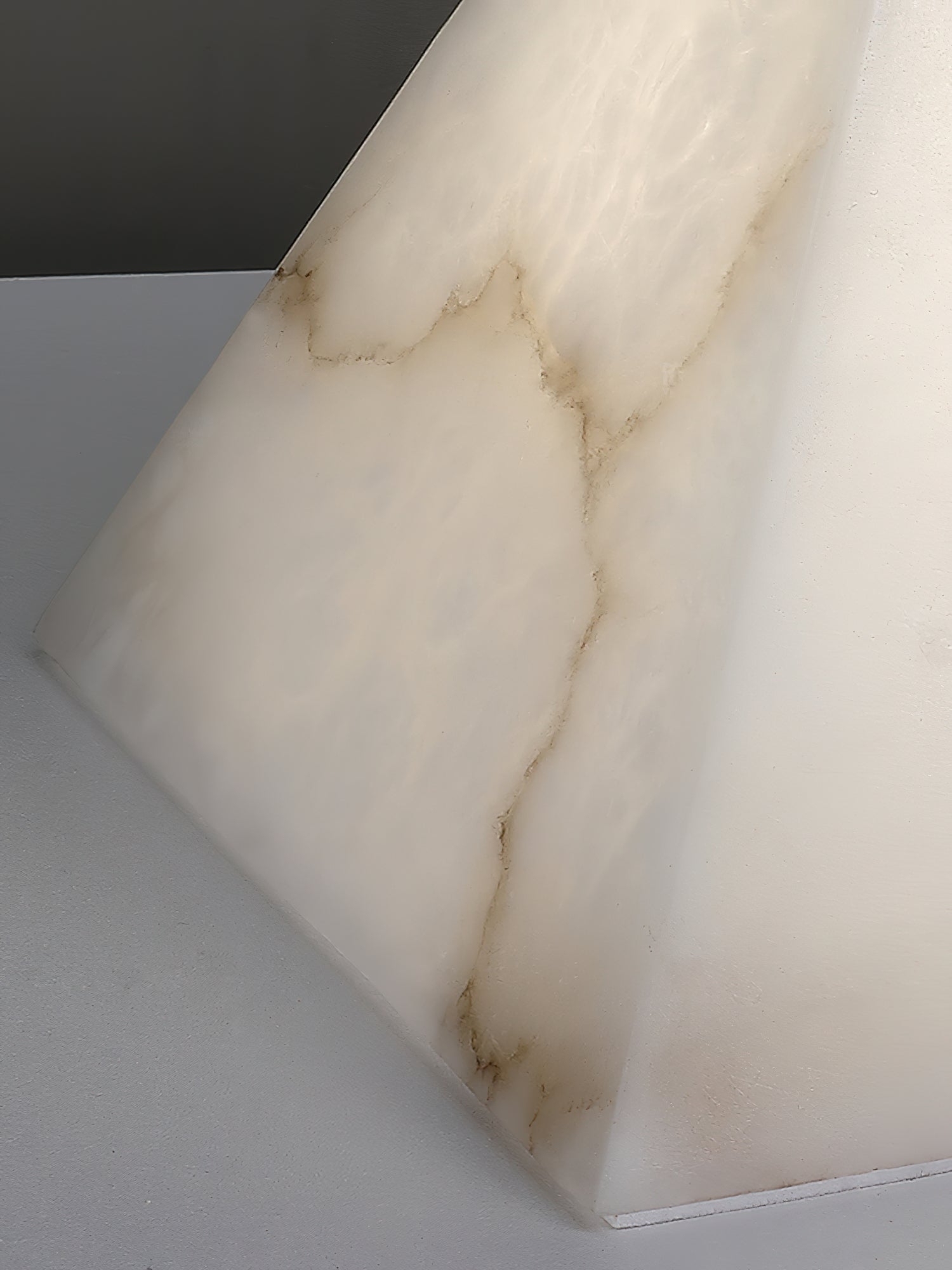 Alabaster Pyramid Table Lamp T1652