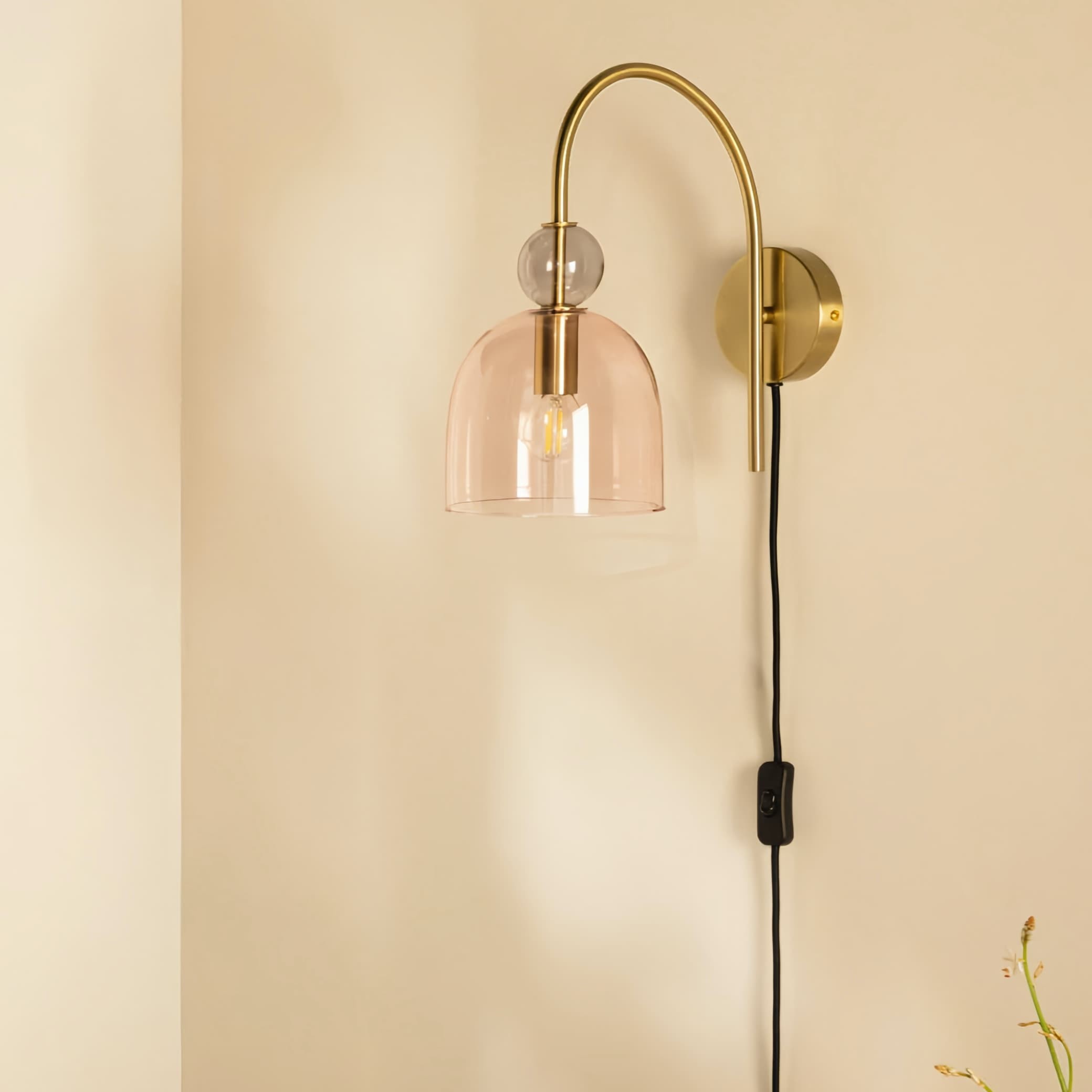 Contemporary Glass Lamp – Soft Glow for Modern Interiors S243
