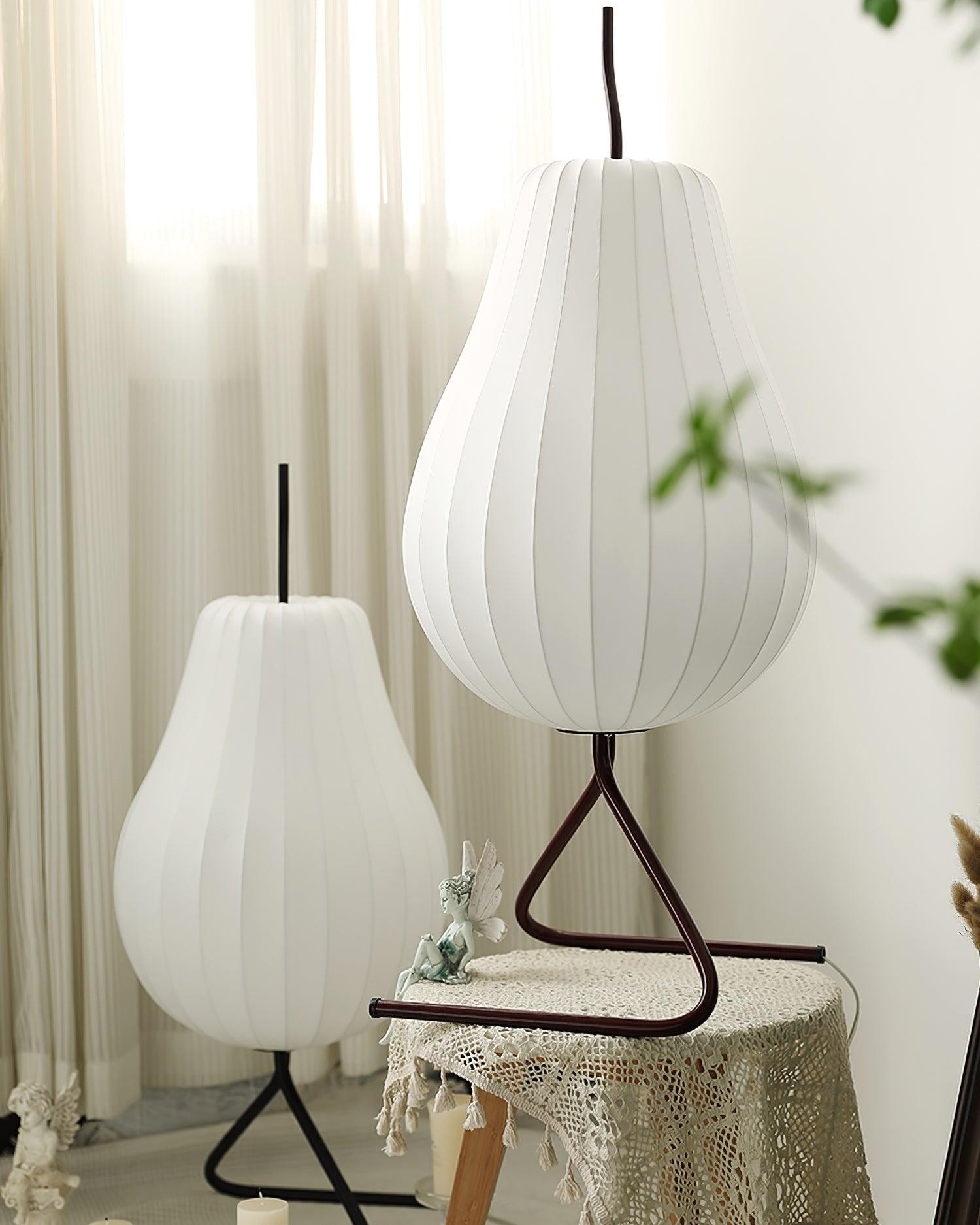 Pear-shaped Shite Floor Lamp Suitable For Living Room M519