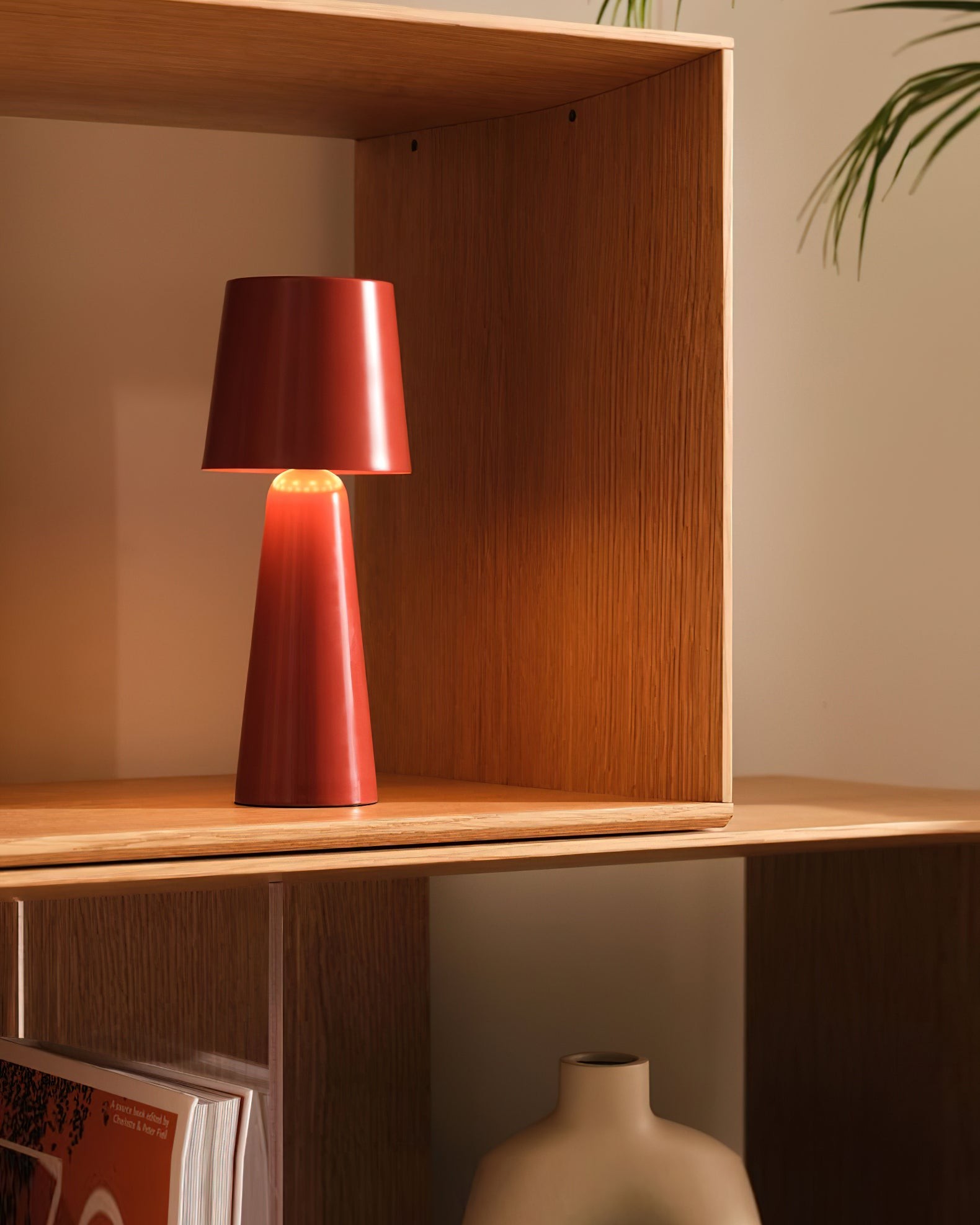 Modern Conical Metal Table Lamp M210