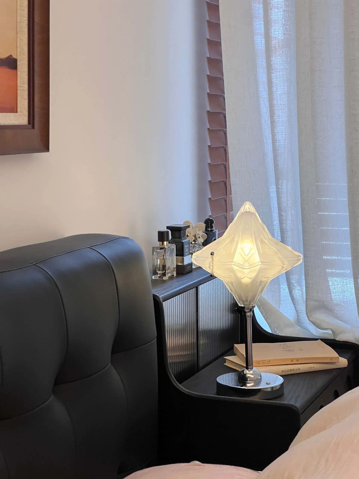 Art Deco Star Table Lamp - Frosted Glass Light for Modern Bedrooms - Astris Lyra T436