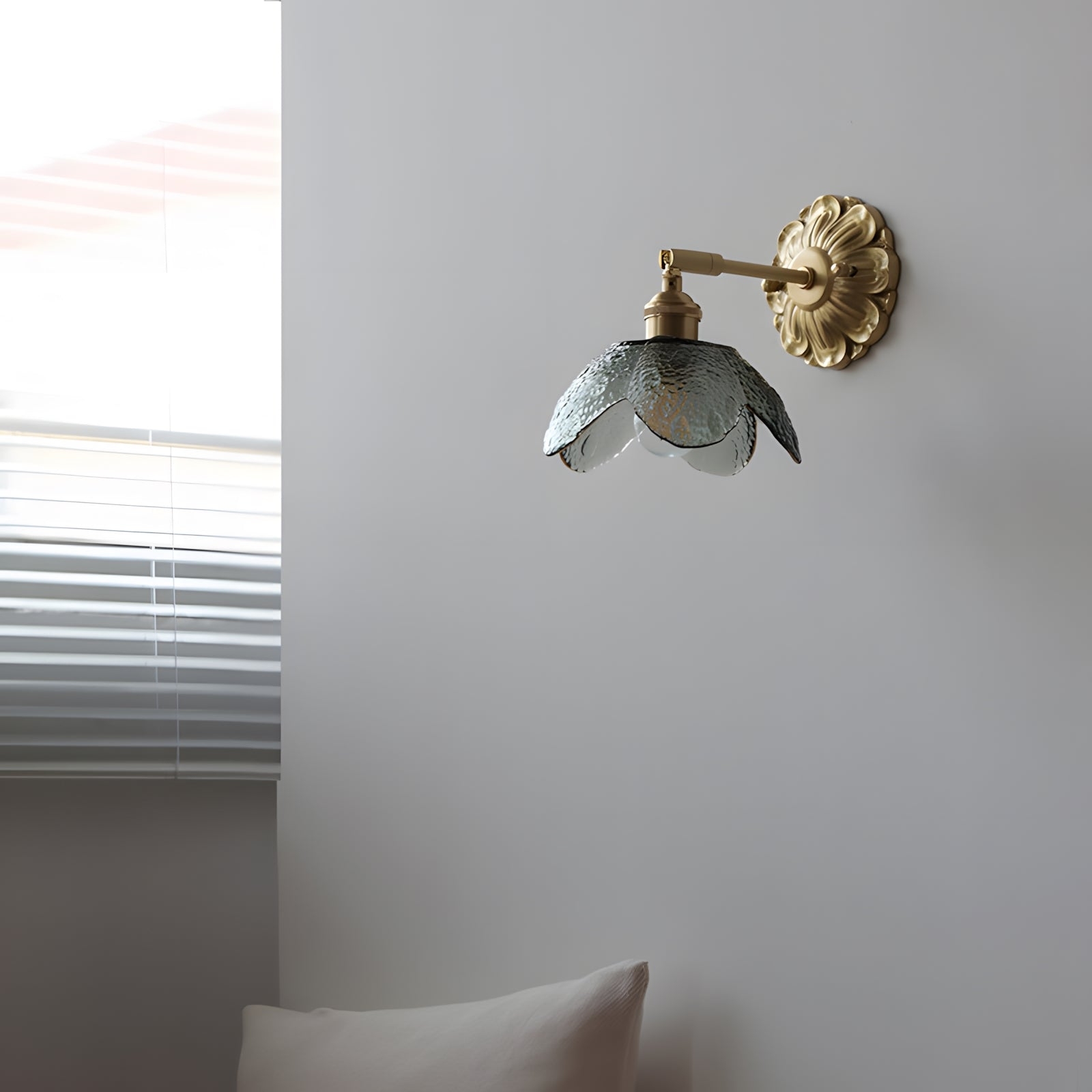 Nacre Petal Wall Lamp T1550