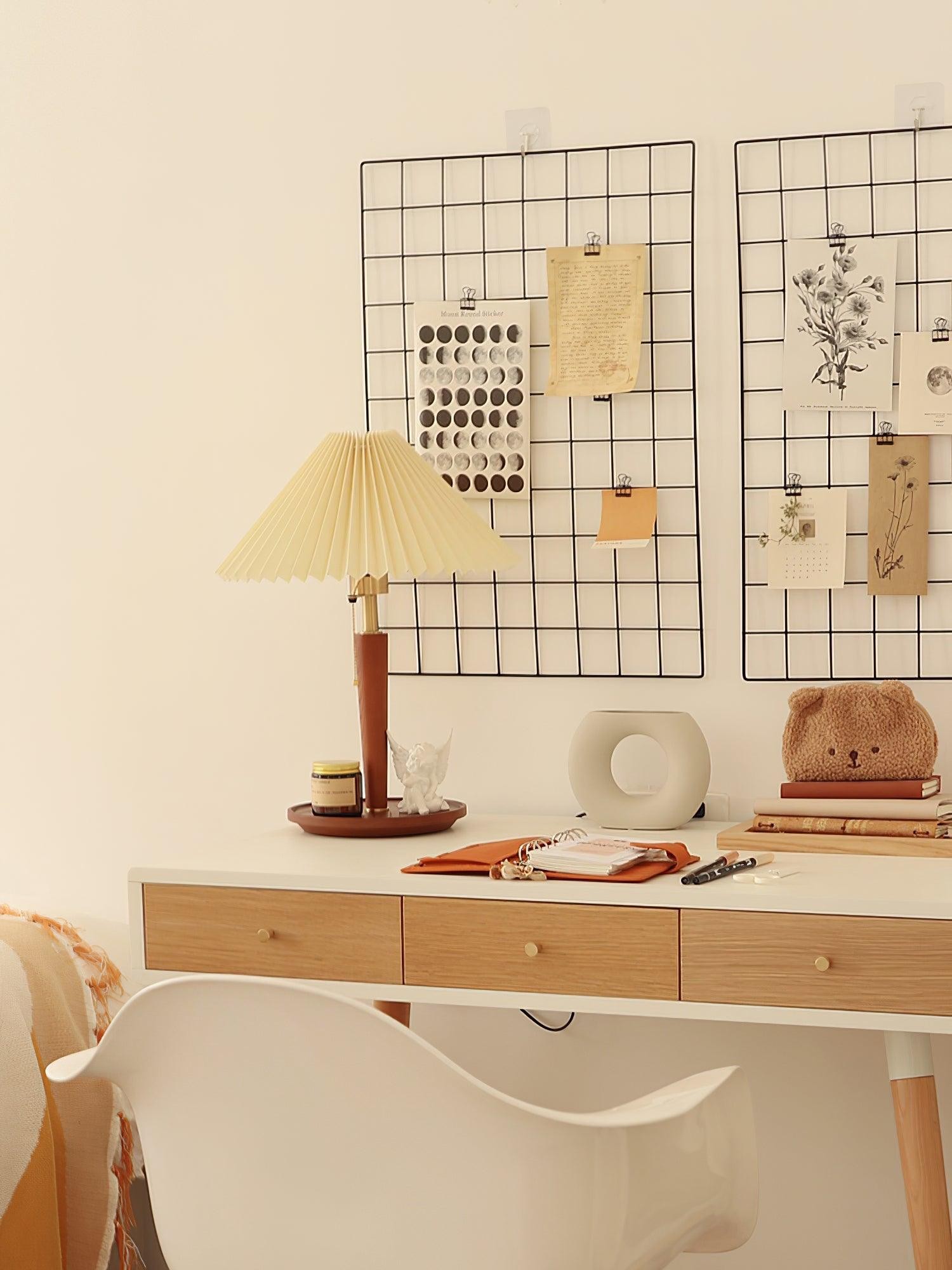 Nordic Retro Pleated Fabric Wooden Table Lamp For Bedroom M375