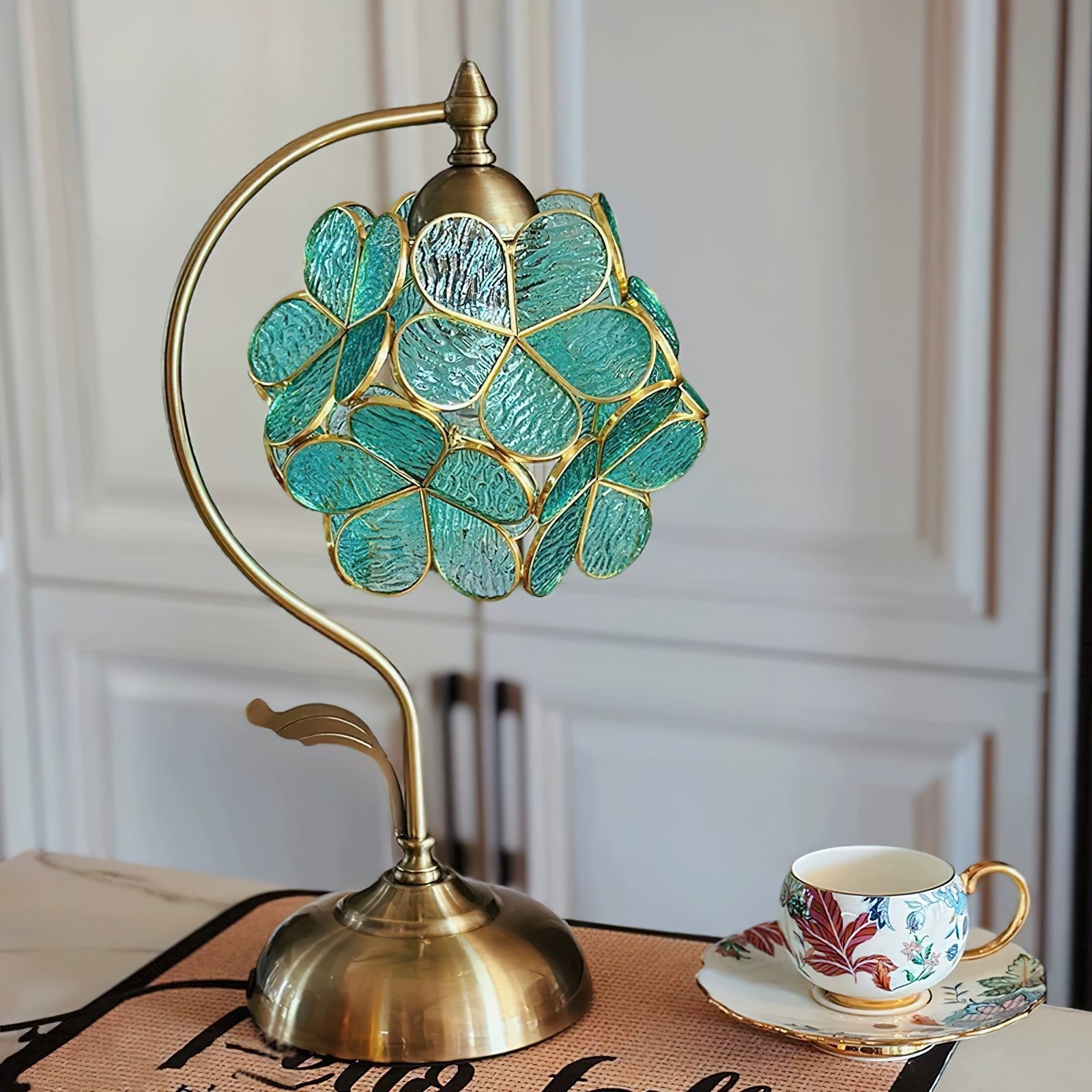Petal Eye-Care Glass Table Lamp M574