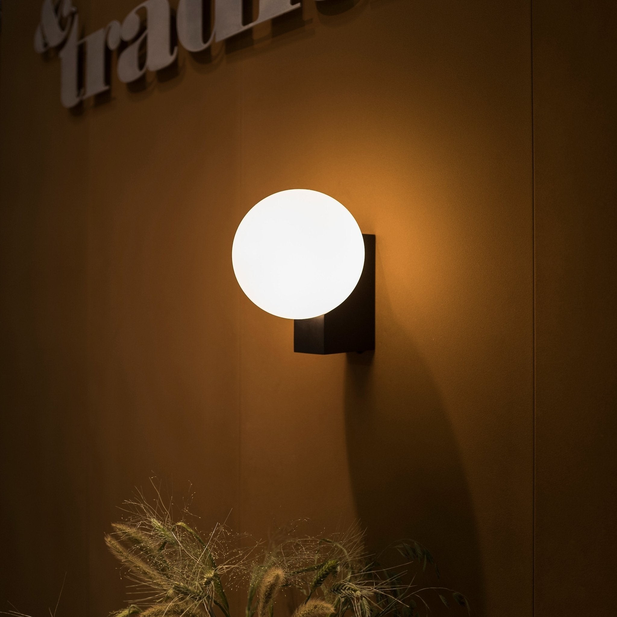 Minimalist Spherical Wall Lamp M444
