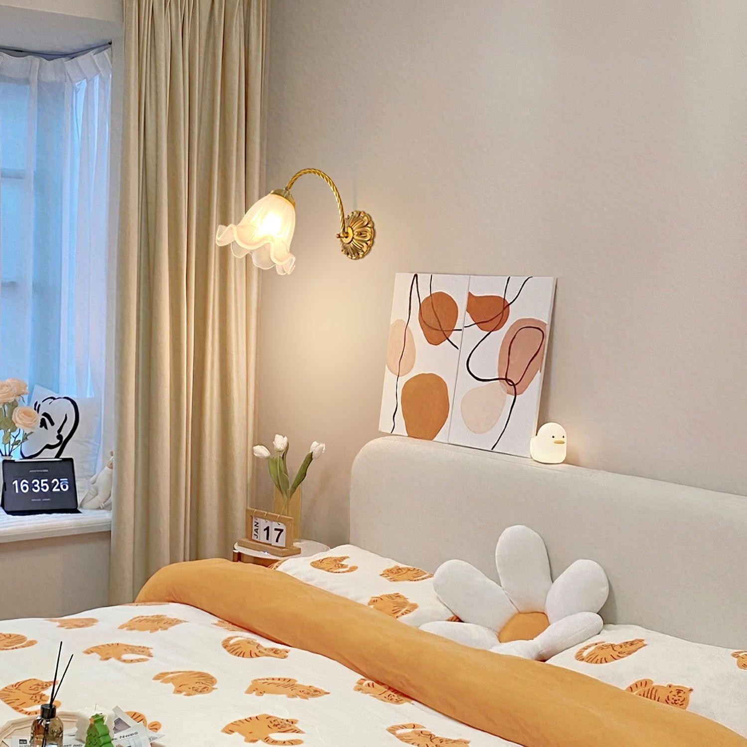 Nordic Modern Retro Elegant Flower Brass Glass Wall Lamp M386