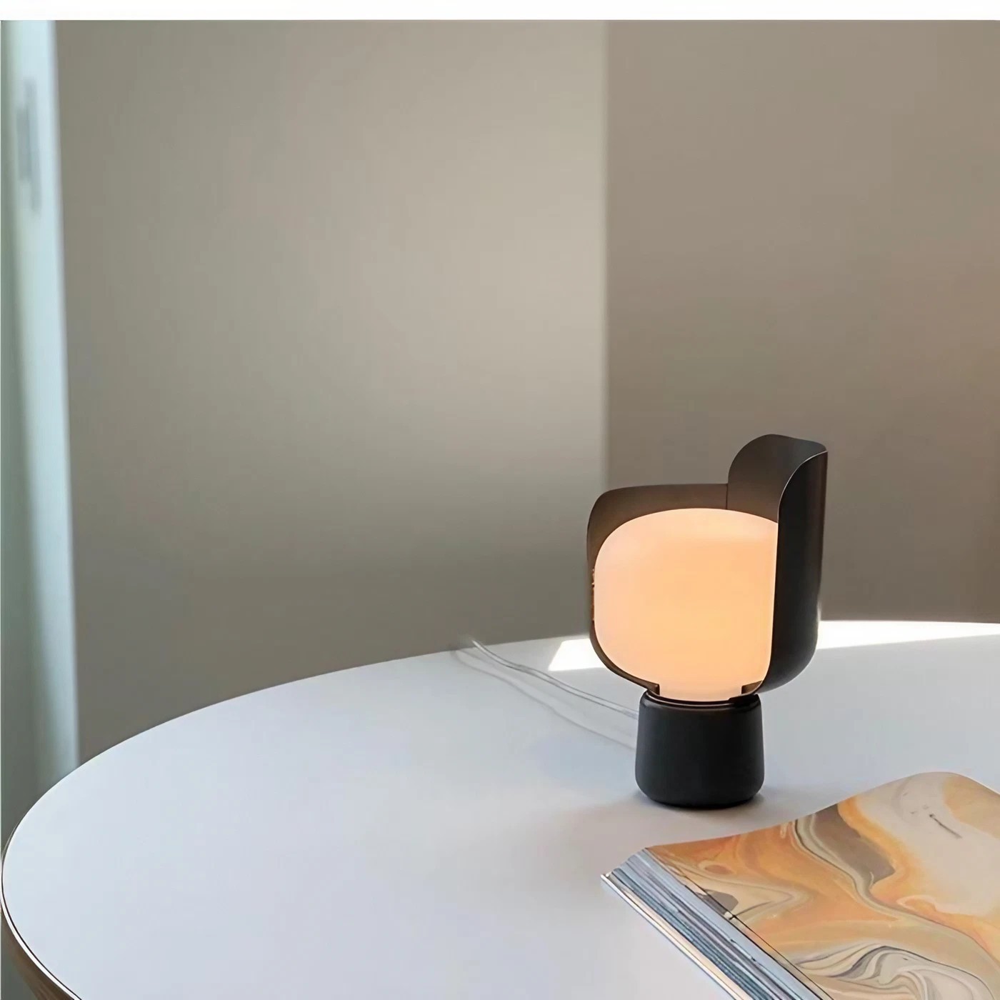 Blom Petal Glass Table Lamp