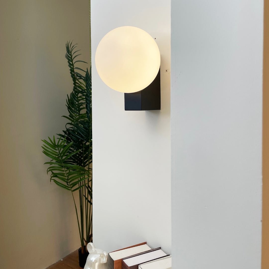Minimalist Spherical Wall Lamp M444