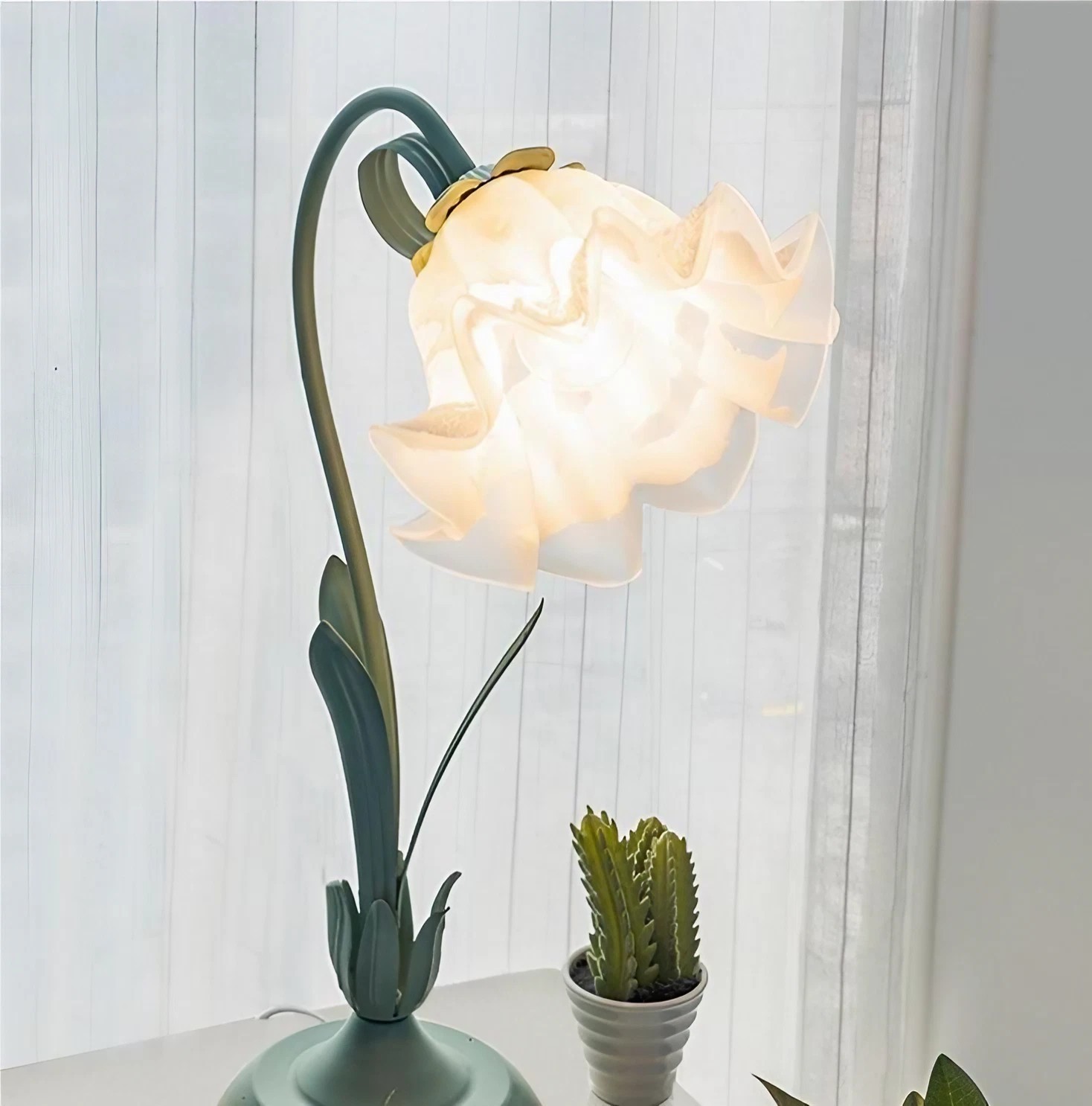 Vintage Adjustable Flower Table Lamp