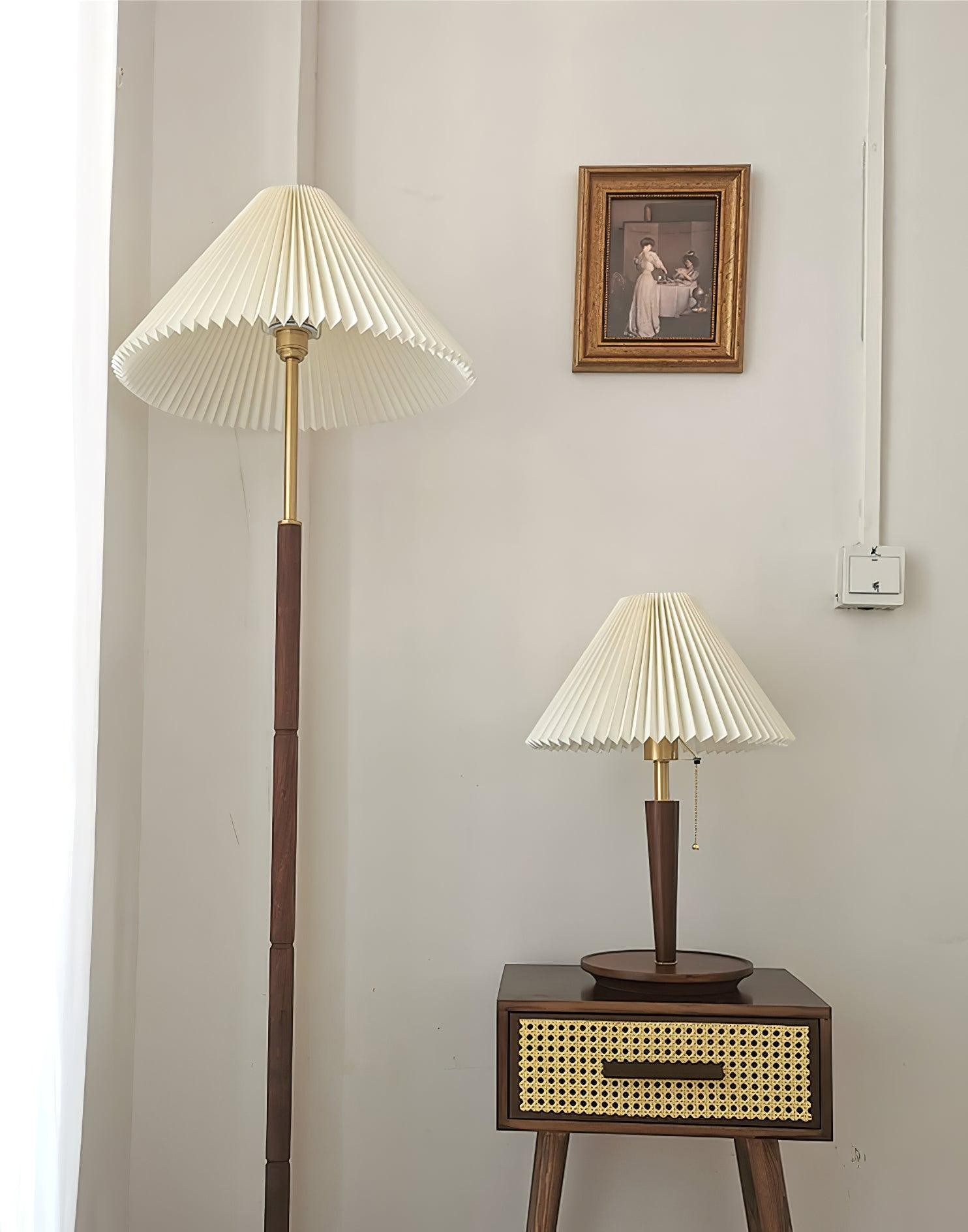 Nordic Retro Pleated Fabric Wooden Table Lamp For Bedroom M375