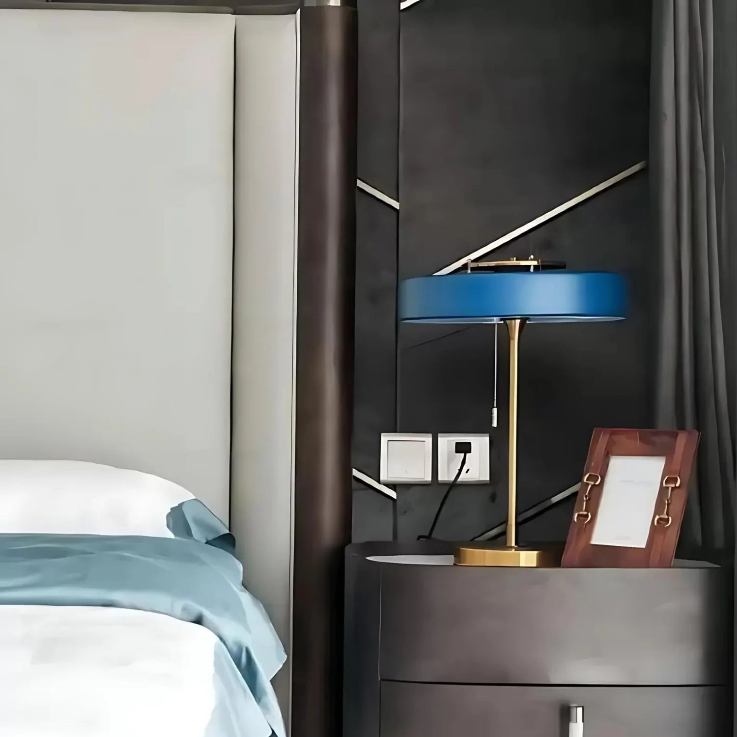 Radiant Tower of Light Minimalist Metal Table Lamp T2027