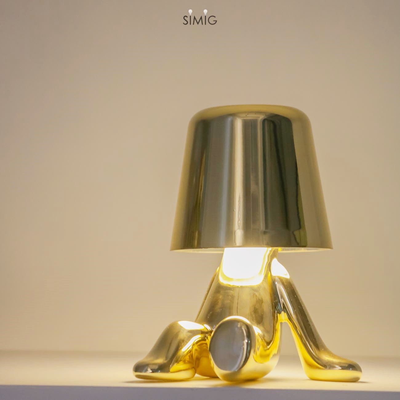 Aurabrova Human Figure Table Lamp - Modern Sculptural Design for Living Room
