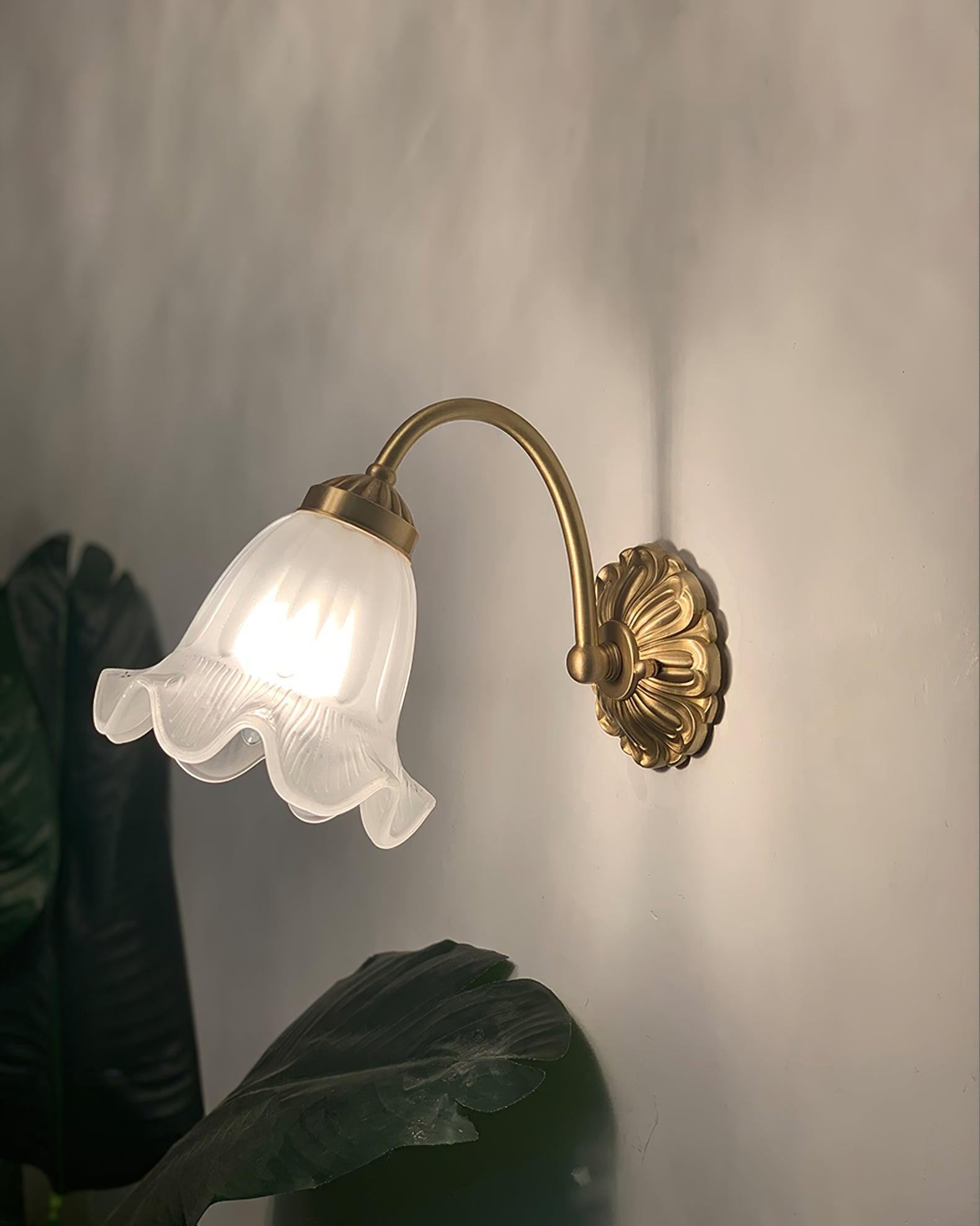 Nordic Modern Retro Elegant Flower Brass Glass Wall Lamp M386