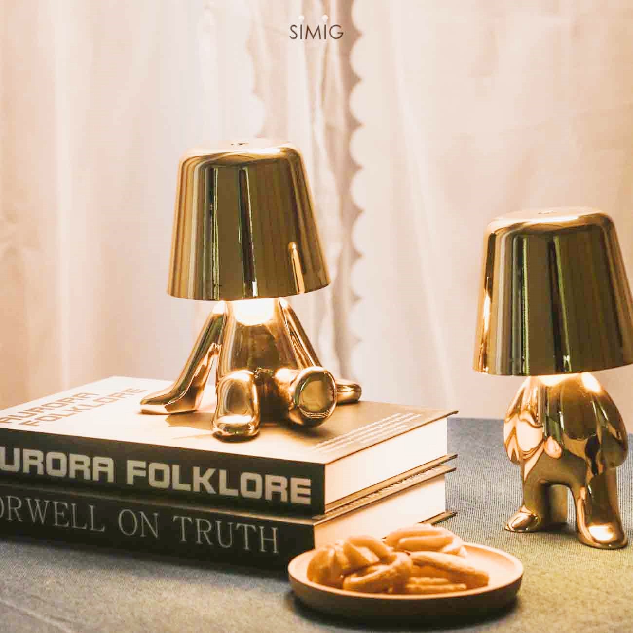 Aurabrova Human Figure Table Lamp - Modern Sculptural Design for Living Room