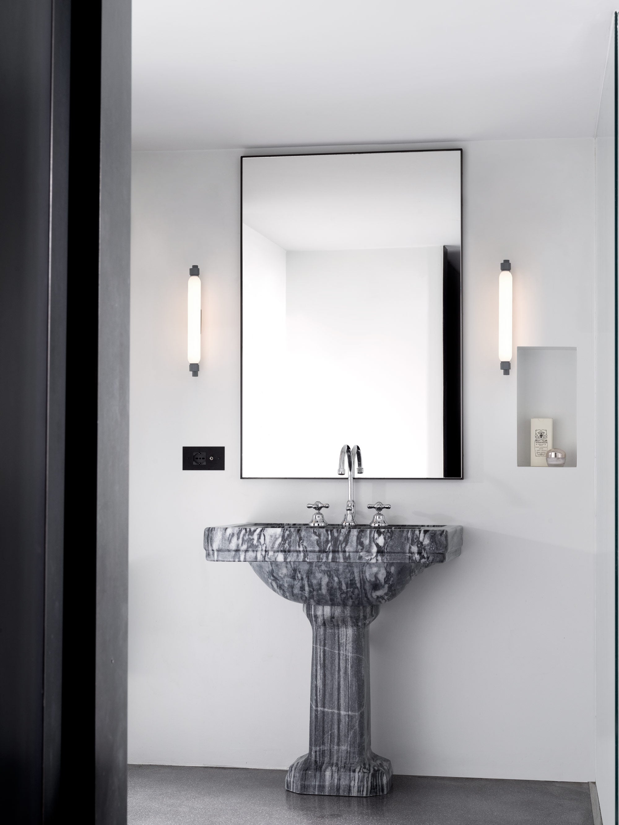 La Roche Wall Lamp T1805
