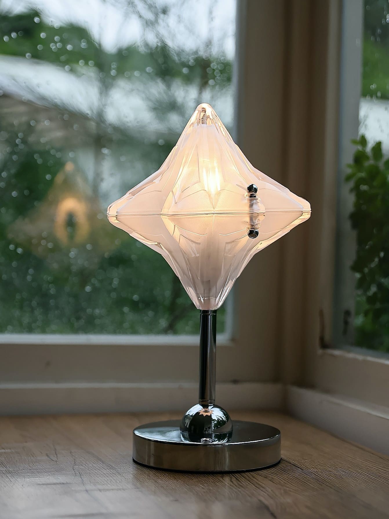 Art Deco Star Table Lamp - Frosted Glass Light for Modern Bedrooms - Astris Lyra T436