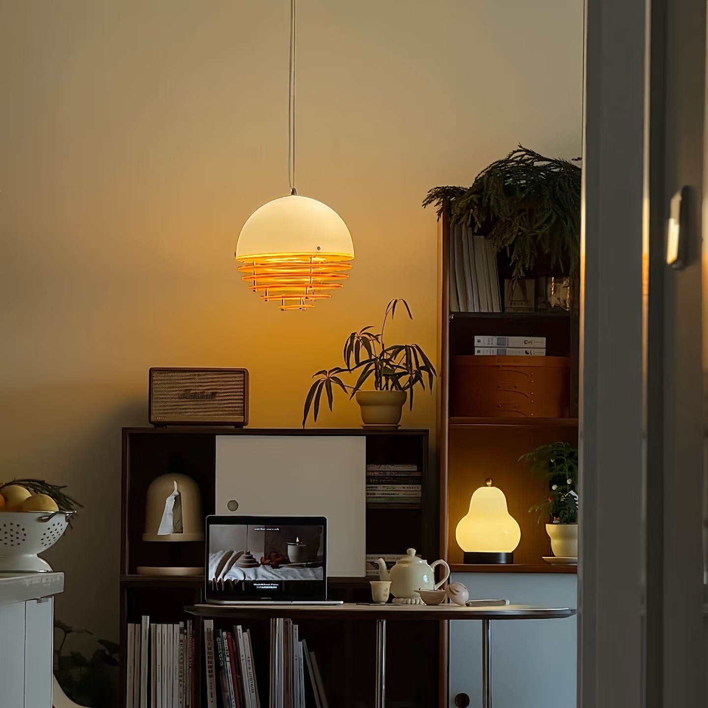 Bauhaus Sunset Pendant Lamp - Warm Ambient Lighting for Living Room S213
