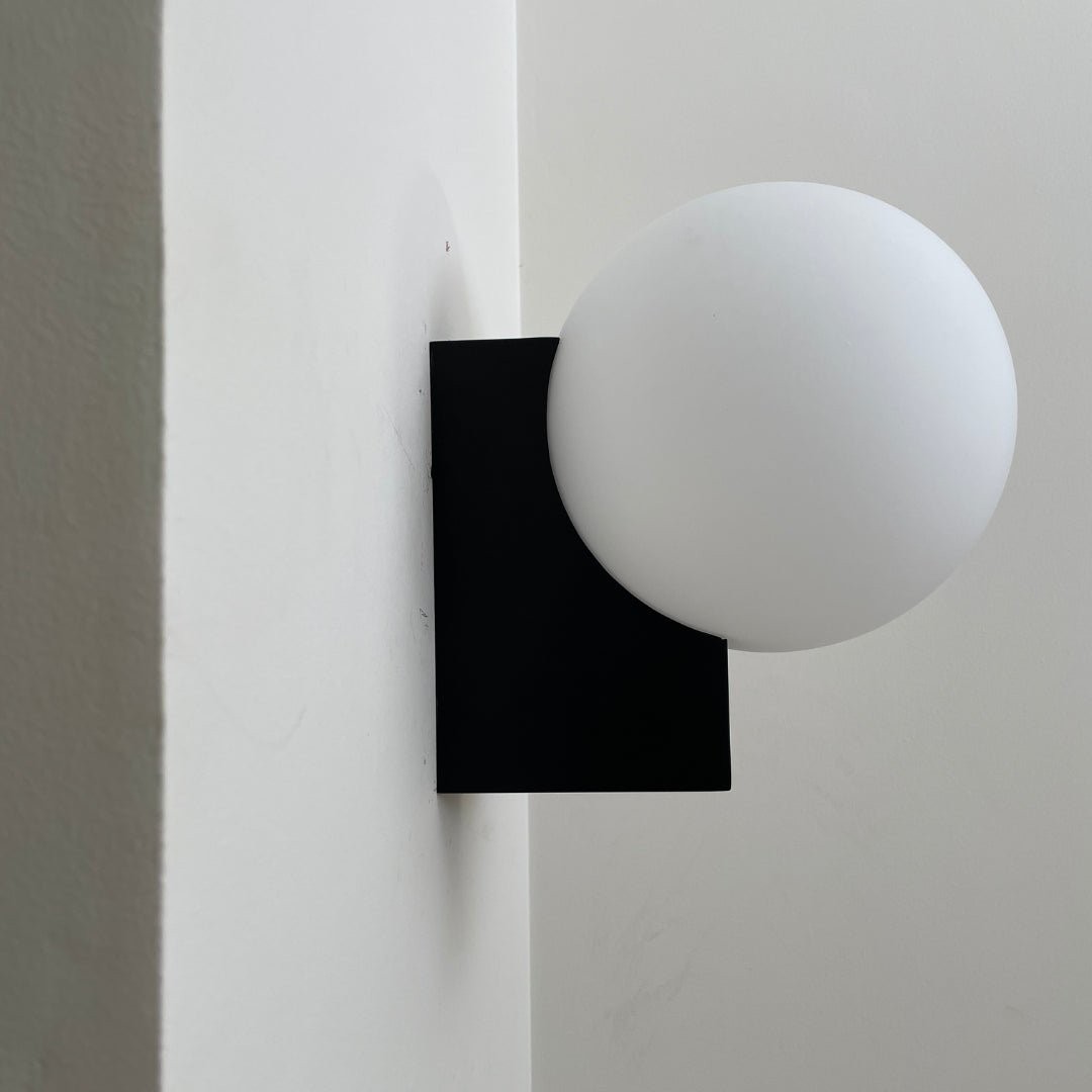 Minimalist Spherical Wall Lamp M444