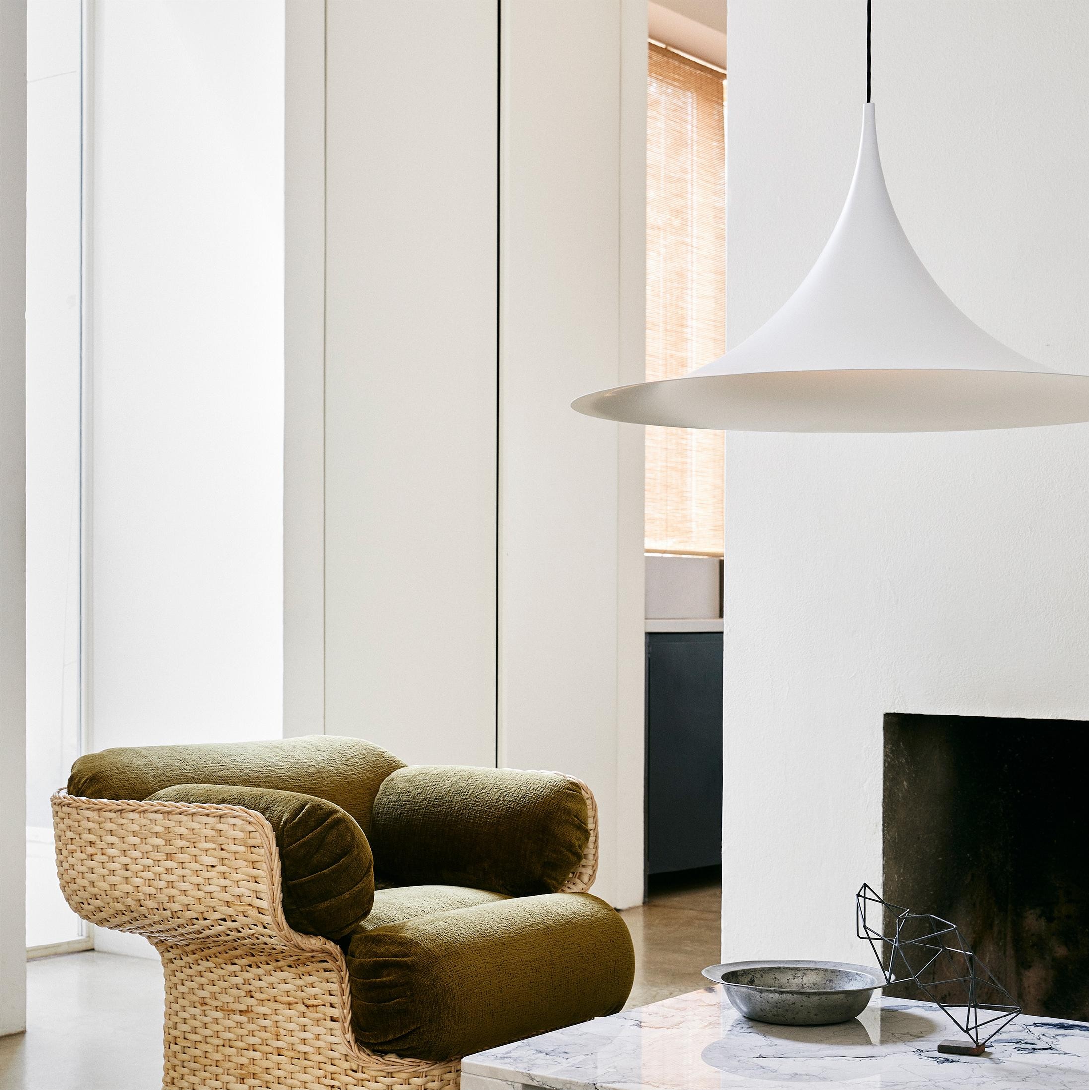 Modern Horn Pendant Light – Metal Design for Dining Room