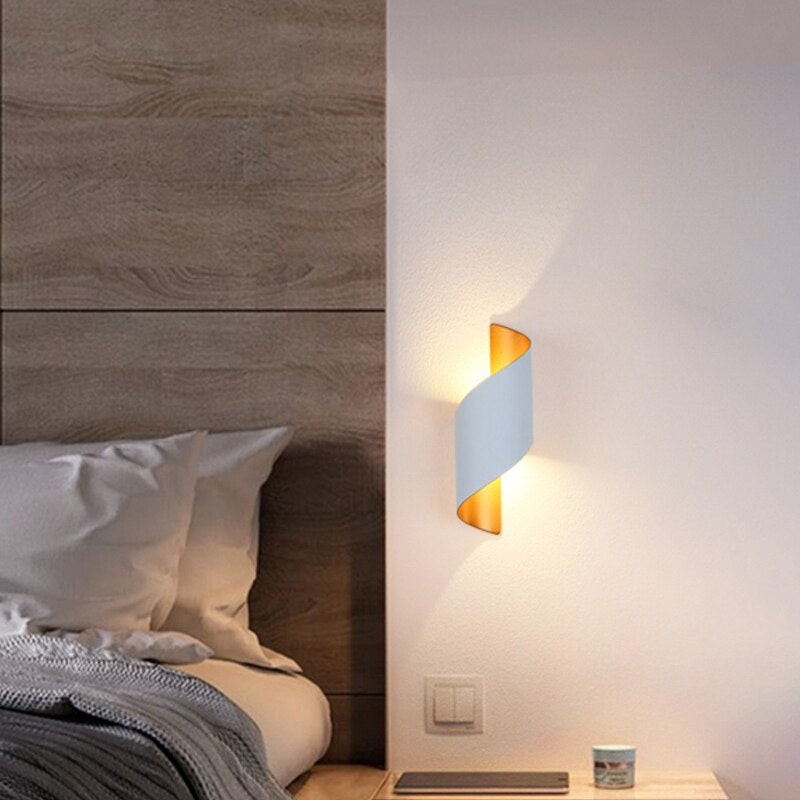 Modern Curl Twisted LED Wall Light M38