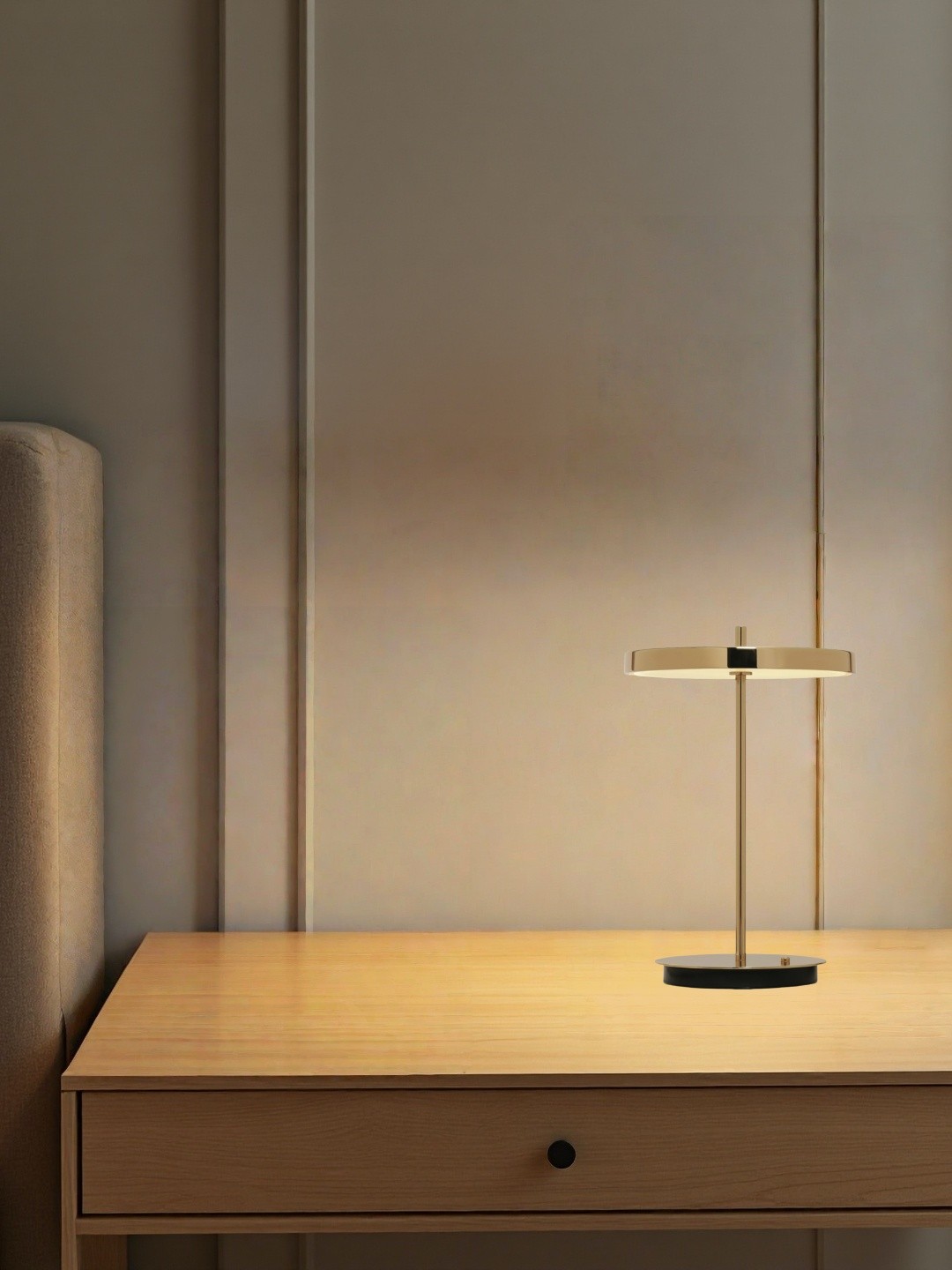 Nordic Monochrome Table Lamp – Portable Light for Any Room G103