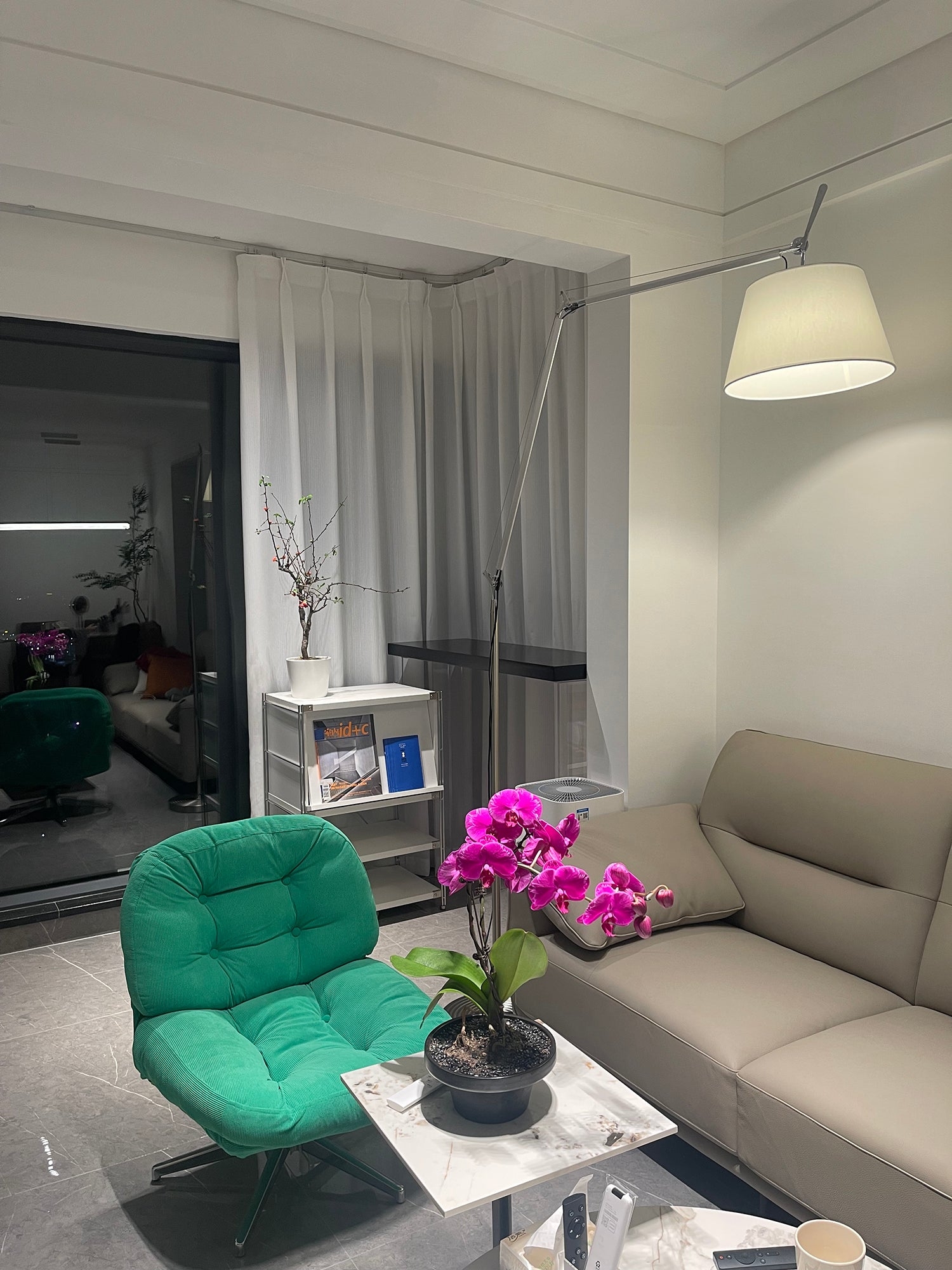 Velthea Floor Lamp T1937