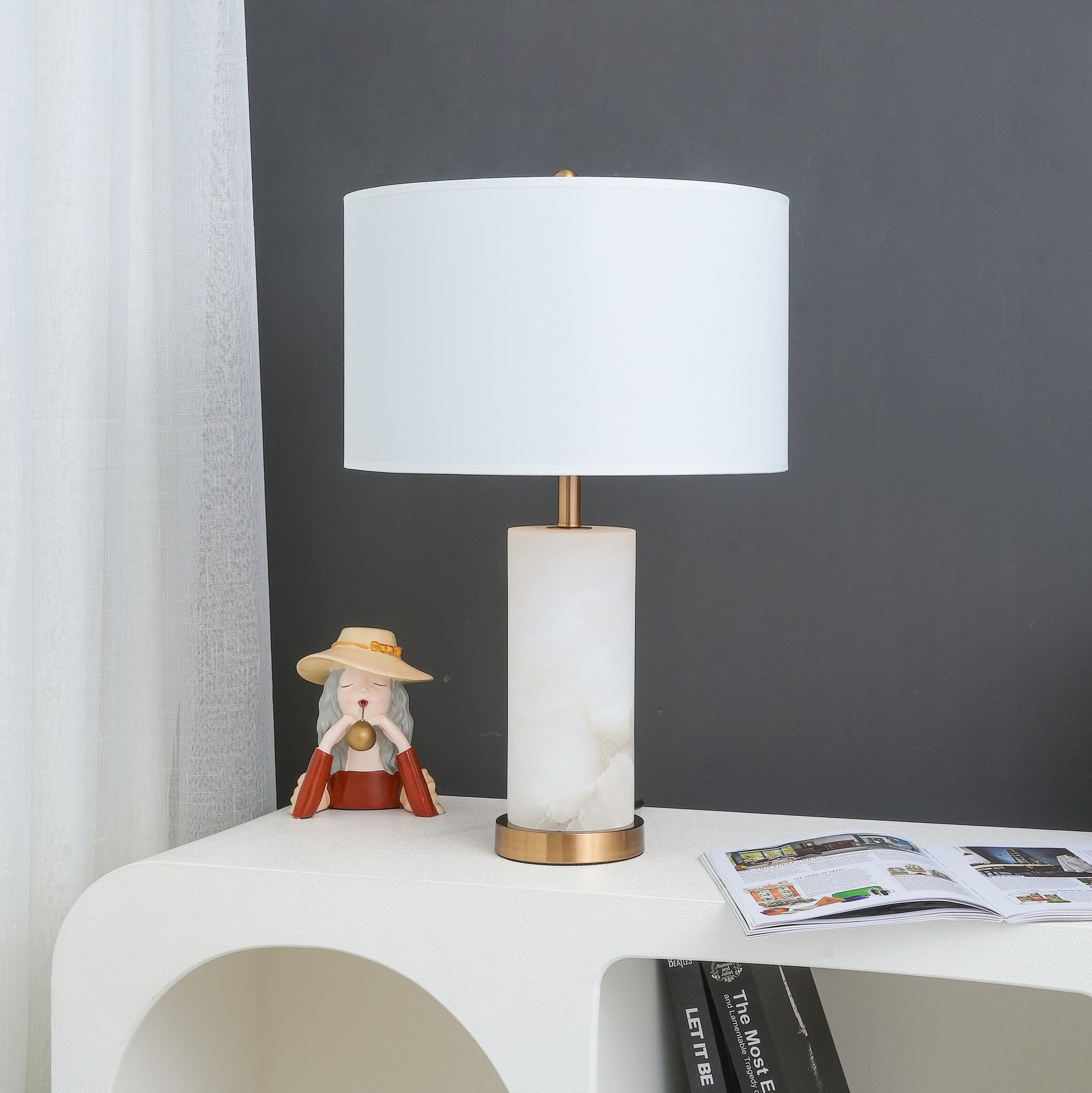 Postmodern Light Luxury Alabaster Table Lamp M541