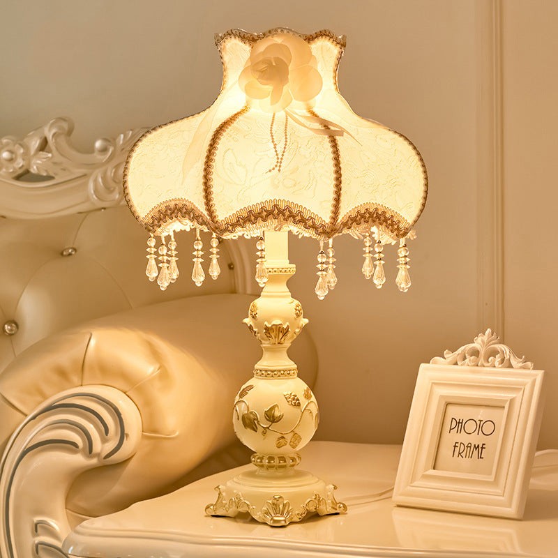 Classic European Vase Base Resin Fabric Table Lamp M09