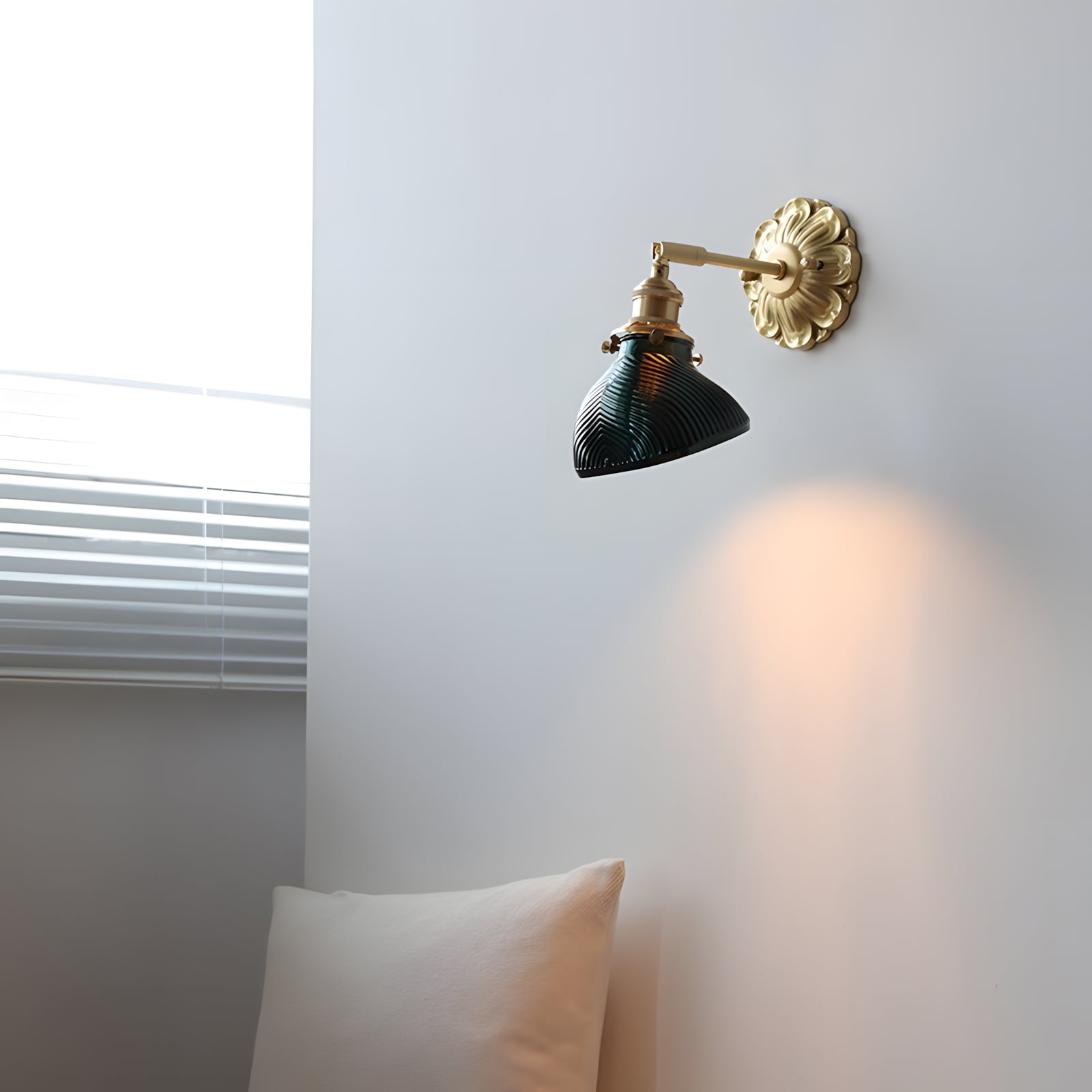 Nacre Petal Wall Lamp T1550