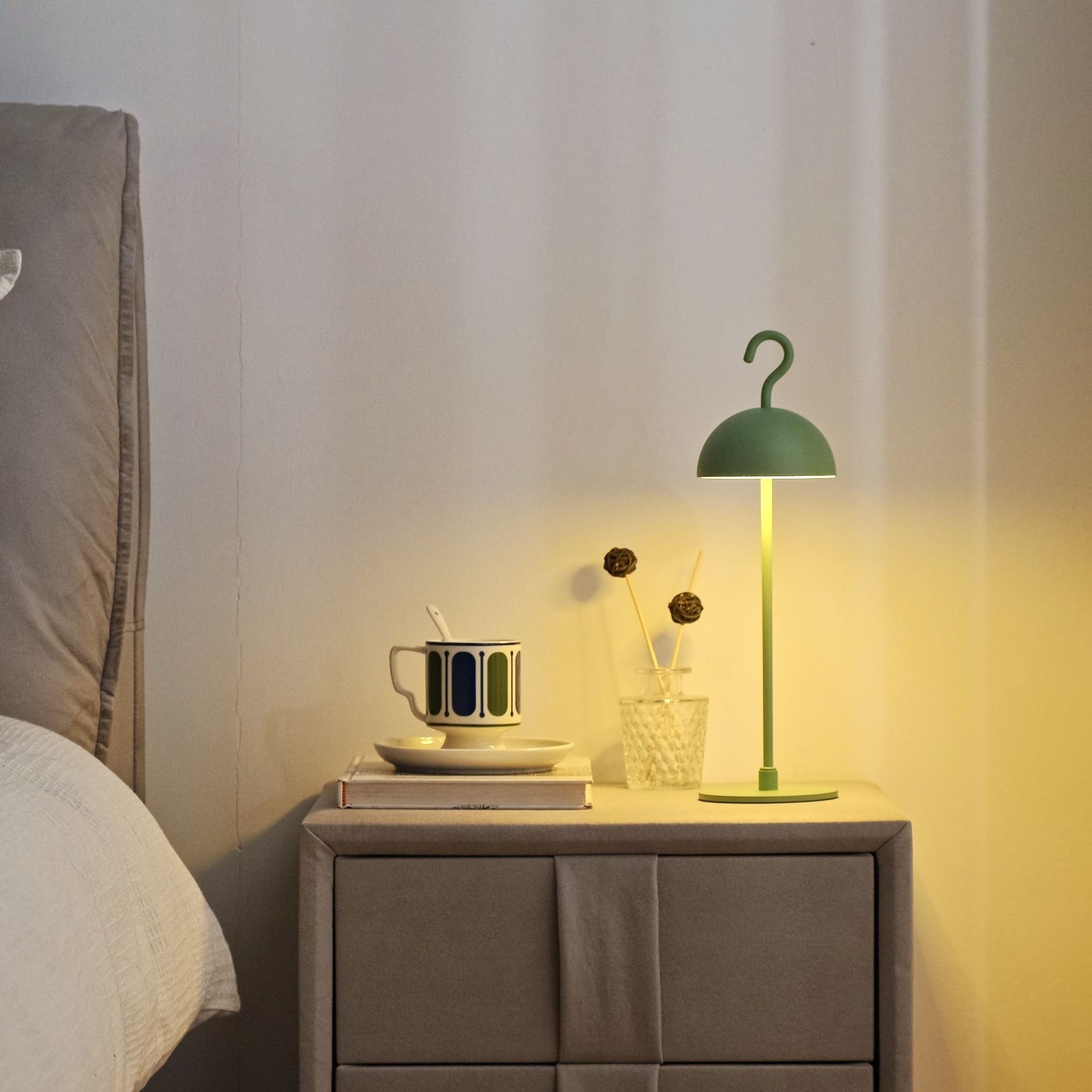 Macaron Wireless Rechargeable Portable Metal Table Lamp S202