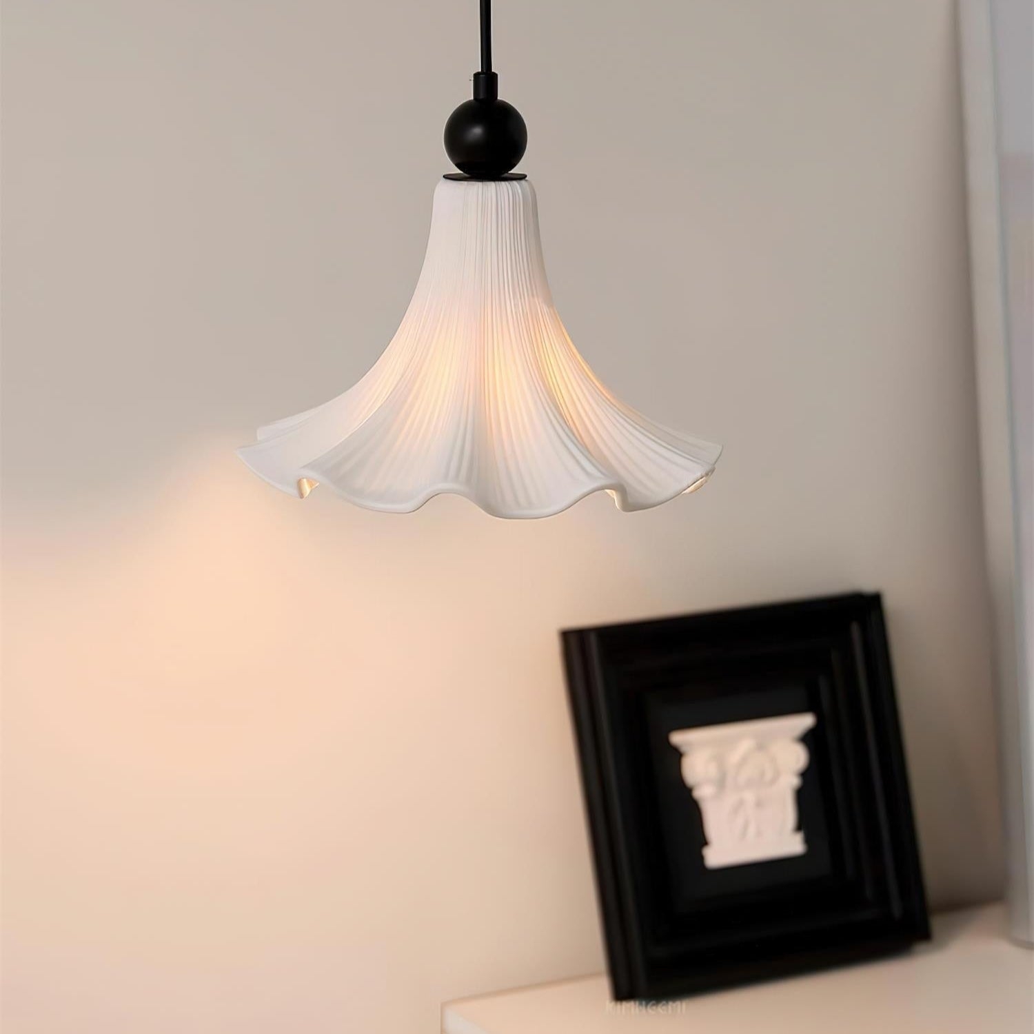 Petalis Charm French Petal Ceramic Pendant Light T2177
