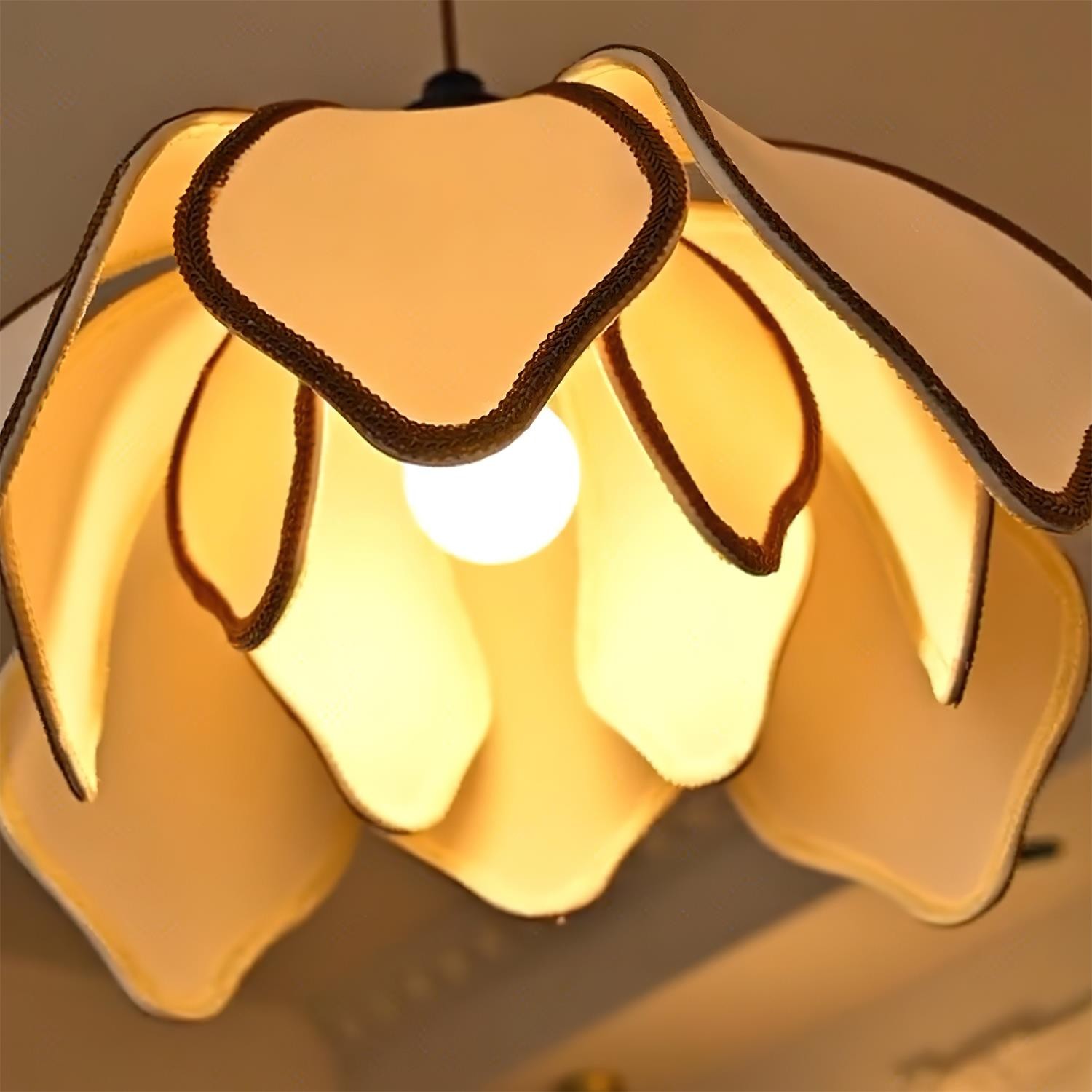 Vintage Cream Petal Pendant Lamp M122