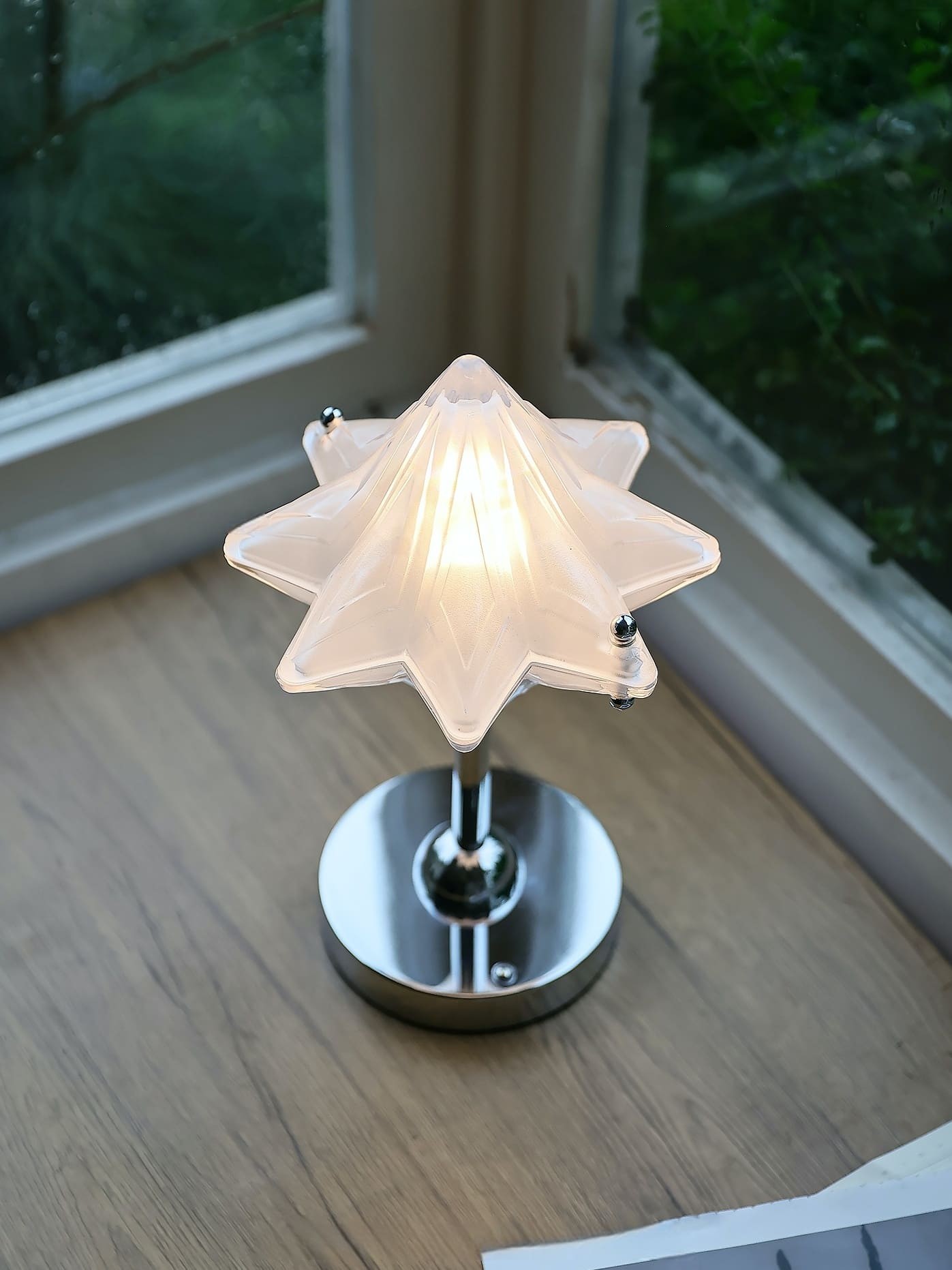 Art Deco Star Table Lamp - Frosted Glass Light for Modern Bedrooms - Astris Lyra T436
